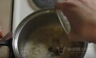 Овсяная каша с изюмом