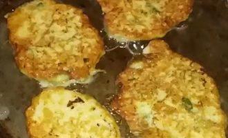 Кабачковые драники с чесночным соусом