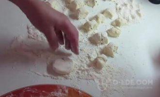 Сырники из творога с изюмом