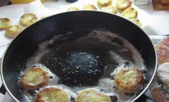 Сырники из творога с изюмом